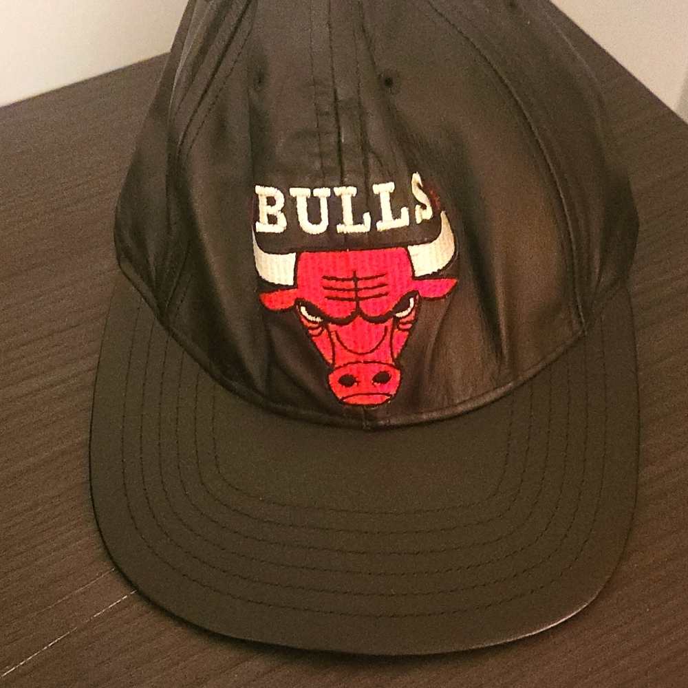 Chicago Bulls black trucker hat